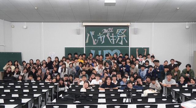 早稲田大学お笑い工房ＬＵＤＯの学園祭での一枚。これが撮影されてから５０日ほど後に、クリスマス会が開催された