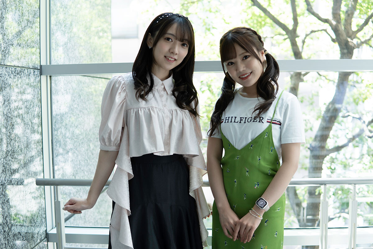 仲良しの声優・西尾夕香さん（左）と倉知玲鳳さん