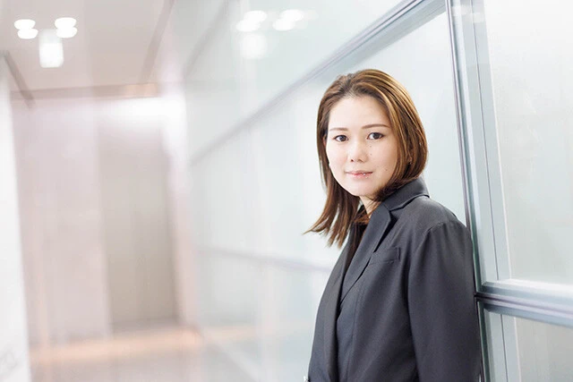 『ミーツ・ザ・ワールド』を刊行した金原ひとみ氏