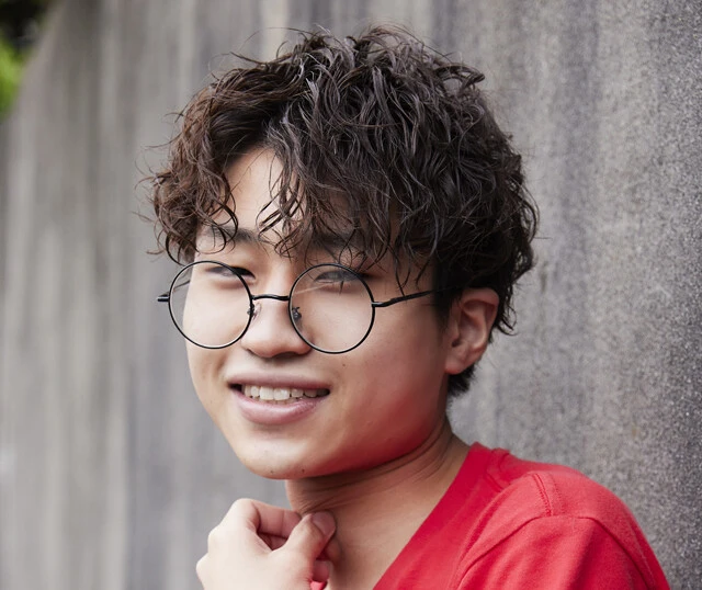 レパートリーは300種以上！　モノマネ新星・喉押さえマン「喉押さえすぎで存在しない突起物ができました」