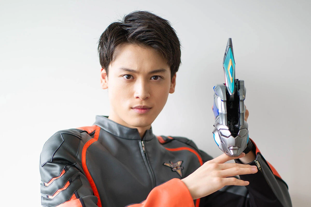 新時代のウルトラマンに大抜擢! 松本大輝「ウルトラマンデッカーのデザイン。カラータイマーがやや左についていてすごく攻めてますよね!」