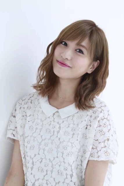 大島麻衣 1987年生まれ、千葉県出身。元AKB481期生。趣味は犬の散歩、映画鑑賞。韓国語能力試験2級を持ち、仕事の合間を縫って弾丸旅行に行くほどの韓国好き