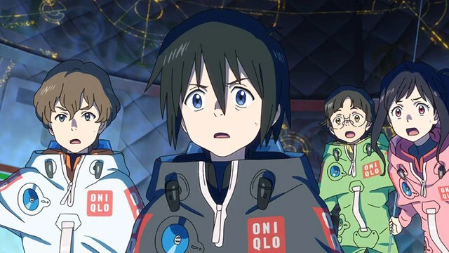 宇宙ステーションで暮らす相模登矢(中央)と、地球から旅行にやって来た筑波大洋(左)、種子島博士(中央奥)、美笹美衣奈(右)