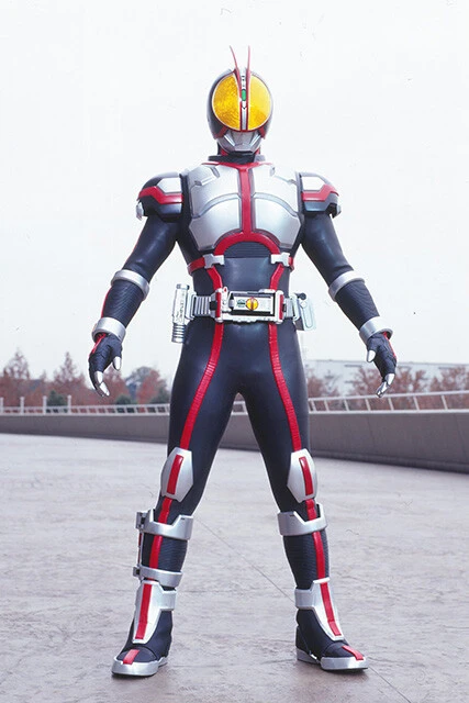 田﨑氏がメイン監督を務め、井上敏樹氏が脚本を手がけた『仮面ライダー555』(2003年)。ライダーたちばかりか、怪人たちにもスポットを当て、それぞれが自らの生き方に苦悩し、戦う姿を描いた ©石森プロ・東映