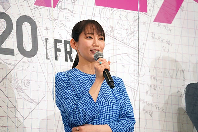 吉岡里帆が主演映画『ハケンアニメ！』会見で「好きな人にはグミを食べさせたい」と明かす