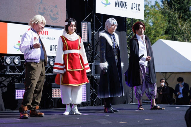 イベント開始を宣言した主催者ら