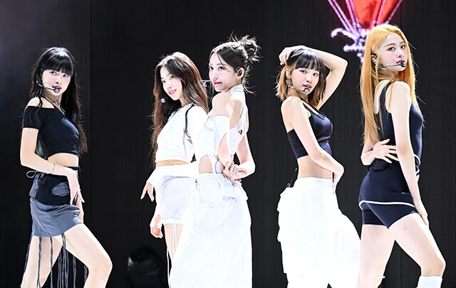 LE SSERAFIM（ル セラフィム）　今年5月にデビューした5人組アイドルグループ。グループ名は「I’m fearless」（私は恐れない）のアナグラム。洗練されたパワフルなパフォーマンス、中毒性の高い楽曲で人気を集める。来年1月25日に日本デビューすることが決定。所属しているSOURCE MUSICはBTS所属のHYBEの傘下事務所