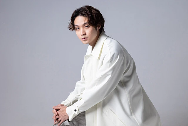 磯村勇斗(俳優)×角田陽一郎「真っすぐ生きたくないんですよね。変な面白さを追求して、『何やってんの?』って思われる俳優でいたいです」