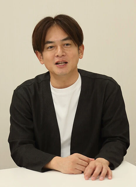 なすなかにし・那須晃行 1980年生まれ、京都府出身。ツッコミ担当。中西とはいとこ同士で「ずっと一緒にいたいから」という理由で2001年にコンビ結成