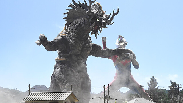 「とにかく怪獣を大きくしたかった」と話す武居監督。写真は第２話登場の破壊暴竜デスドラゴ