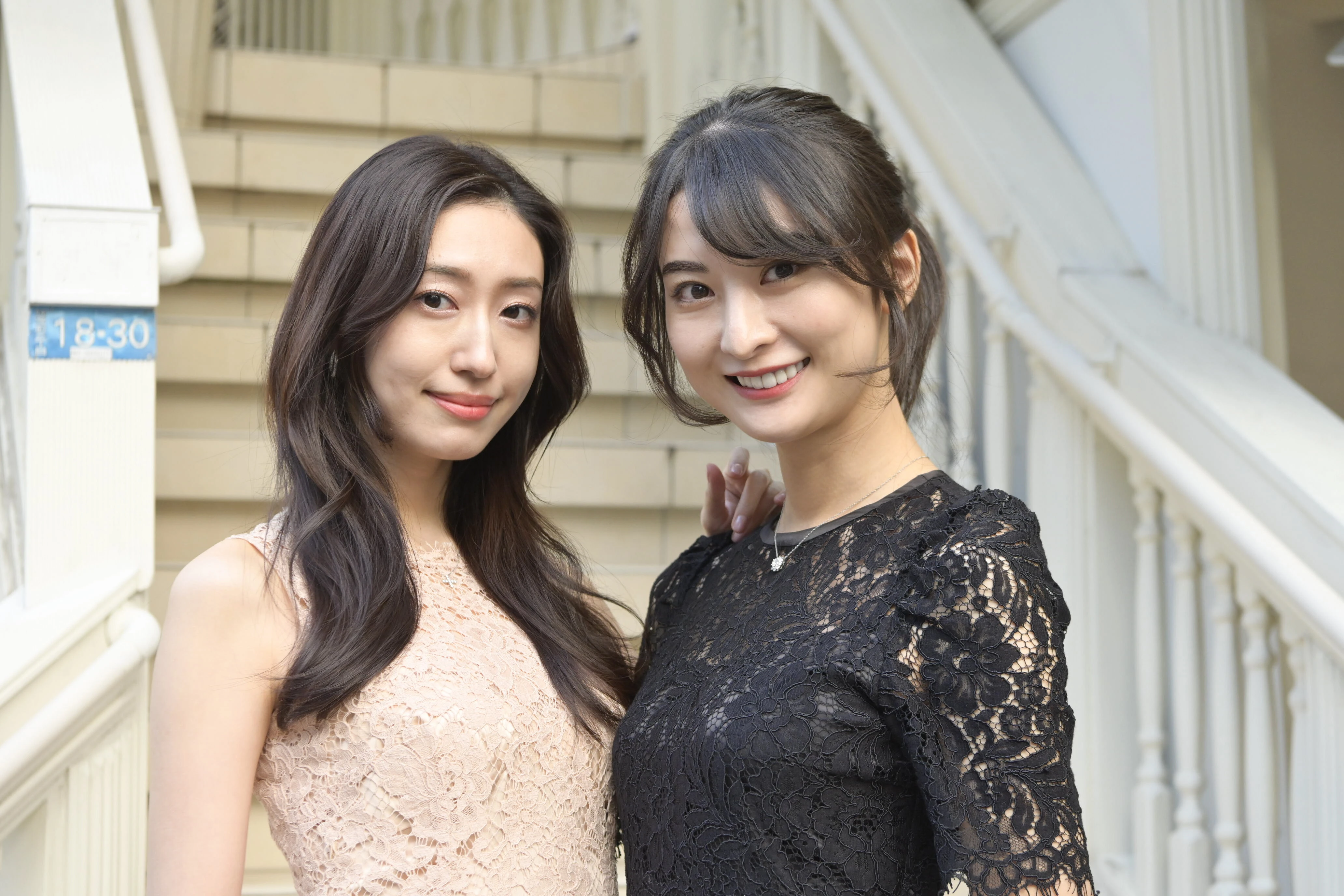 "官能短歌"写真展を開催中の脚本家・寺田御子が出演者・繭と語る制作秘話「『御子ちゃんって全裸監督みたいだよね』って言われてました」