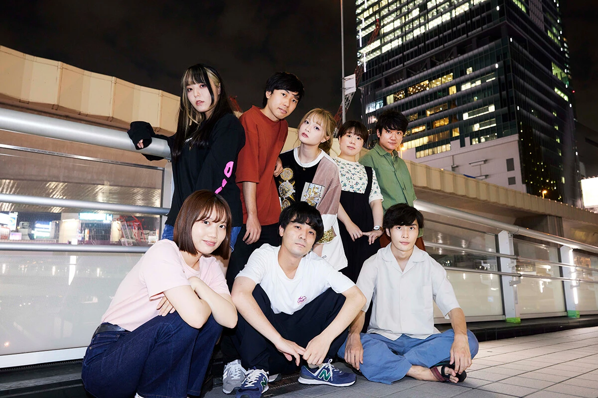 ついに冠番組まで！　エンタメ業界最注目の８人組・ダウ９００００の忙しくも仲睦まじい日々