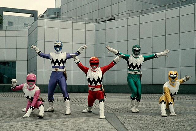 田﨑氏が初めてメイン監督を務めた『星獣戦隊ギンガマン』（１９９８年）。大自然の力・アースを持つ戦士たちが銀河を守るために戦う姿を描いた。ヒーローものの王道路線を意識したファンタジー要素が強い作品　©東映