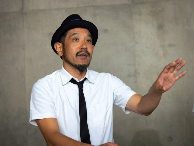 崎枝亮作(リョーサ)=1975年12月8日生まれ。きいやま商店のほか、八重山モンキーのボーカル