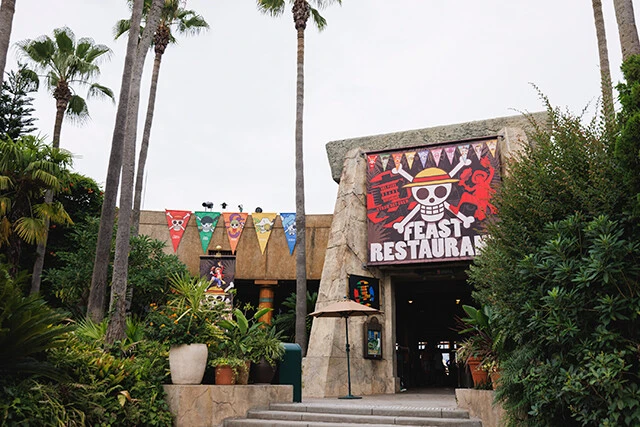Walk through the jungle to get to the ‘Straw Hat Crew’s Feast Restaurant’