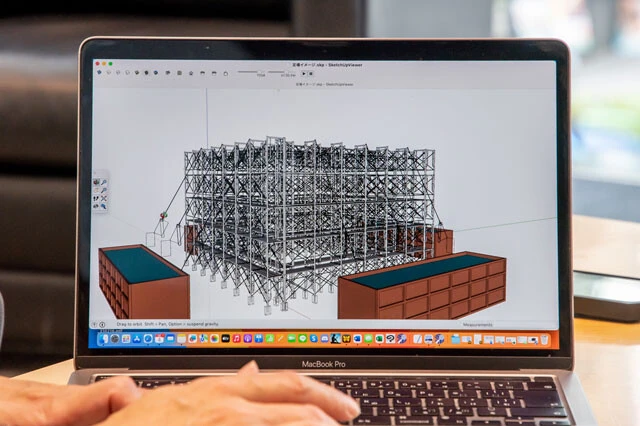 マンガのために、プロが3DCADで作ったものを参考に爆破解体シーンを描いた。取材協力：株式会社 鳶浩工業