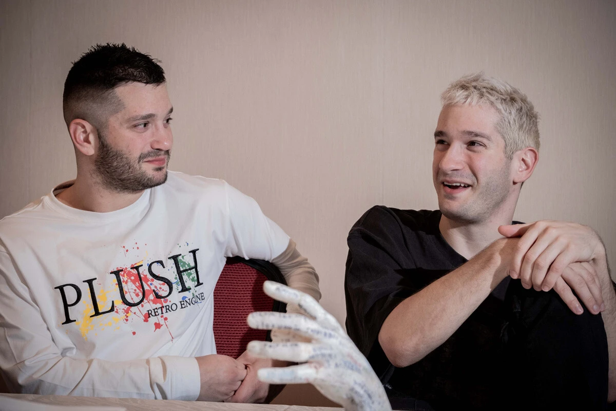 大注目のホラー映画『TALK TO ME／トーク・トゥ・ミー』双子YouTuber監督「フィリッポウ兄弟」に高橋ヨシキが直撃！