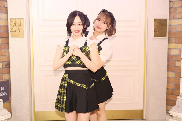 SKE48 Team Eの(左・リーダー)佐藤佳穂と(右・副リーダー)福士奈央