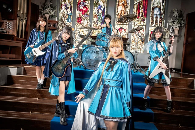 メンバーは左からSayaka(Ba.)、Mayto.(Gt.)、Kanako(Dr.)、Uyu(Vo.)、Sakura(Gt.)。同メンバーでのラストライブは5月26日(金)、新宿ReNYにて開催予定