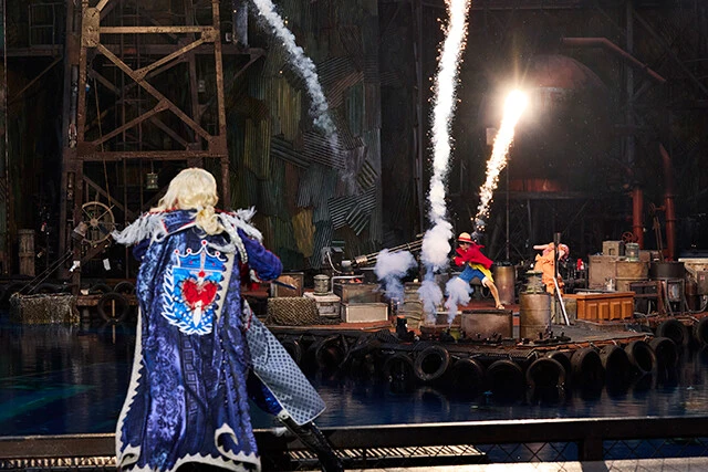 諏訪部順一さんが声優を務めるヴェン・ヴェンドラーと戦うルフィ