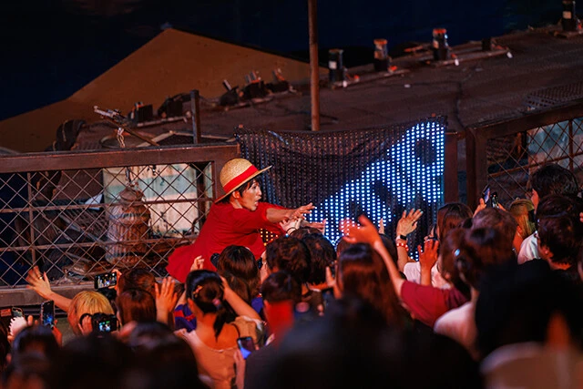 Luffy high-fiving the guests