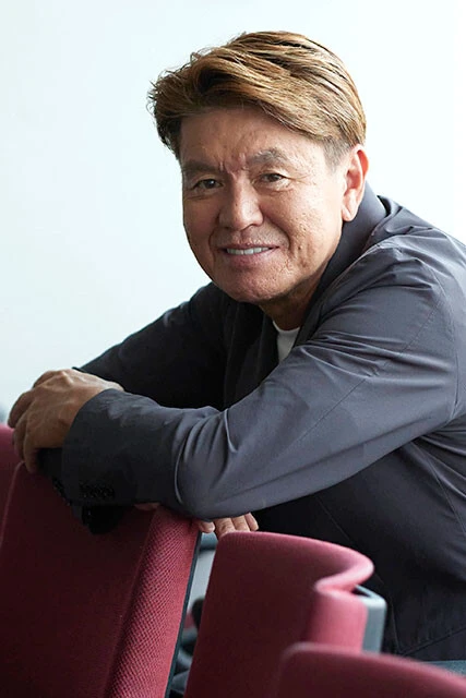 「若手にはまず好きにやらせて、外したときにフォローだけする。最初は大して面白くないんだけど、そのうち面白くなるんだよ（笑）」と語るヒロミ氏