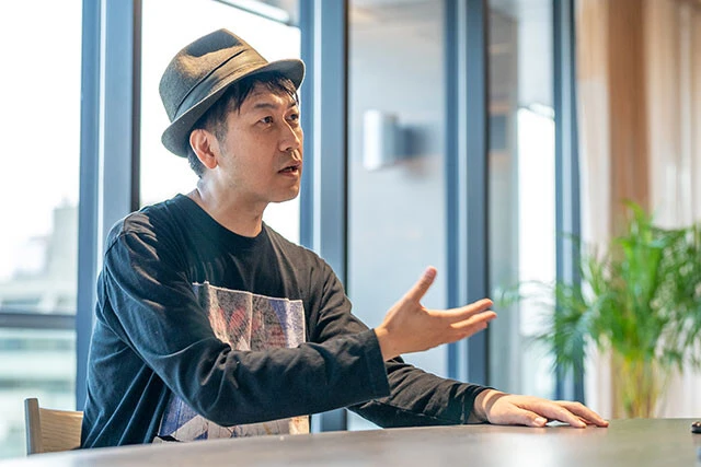 「たりないふたり」について語る安島氏