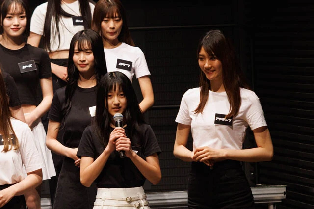 イベントで心境を明かしたバニラ(左)とアヤチャン(右)