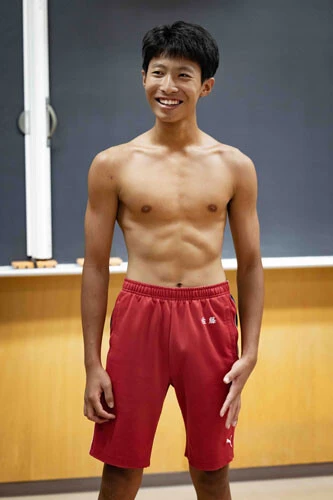 木更津総合高校SASUKE同好会、部長の佐藤の肉体美