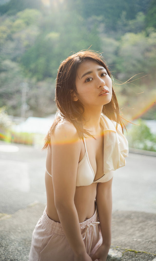 4月の1位に輝いた高倉菫の『トラベリング！！』（撮影：HIROKAZU）より
