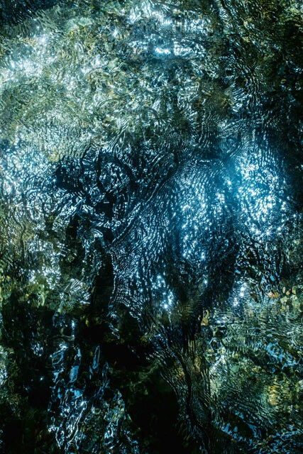 NegativePop［https://negativepop.net/production/yuutsunarakuen/］サイト内で公開中の「憂鬱な楽園」より