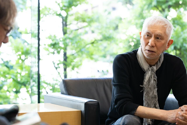 「『80年代音楽ノート』を書こうと思ったのはスージーさんがいたから」と明かす田家秀樹氏