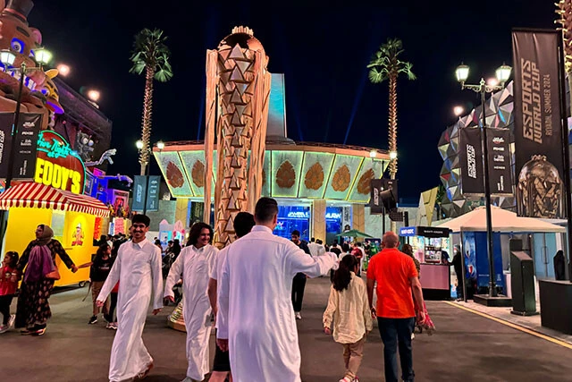 ブールバード・シティの会場内。中央に見えるのは今大会の優勝トロフィーを模したスタチュー（彫像）