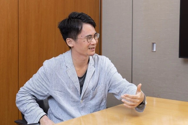 「政治家が実際にしている仕事は見えづらいが、SNSを使いこなせばわかることも多くある」と語る山本期日前