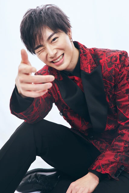 SHOW-WAのおちゃらけ担当・塩田将己。好きな女性のタイプは品がある女性。「言葉遣いが丁寧だったり、ヒールで歩いていても猫背になっていない方は素敵だなと思います」