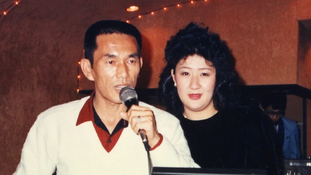 若かりし頃の林 健治氏(左)と林 眞須美死刑囚(右)。映画ではふたりのなれそめと、夫婦と保険金詐欺事件の共犯関係にあったとされる元同居人との、不思議な共同生活についても語られる