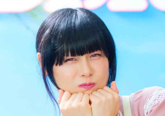 今年度ブレイク必至!!　白桃ピーチよぴぴ「『R-1』『M-1』『キングオブコント』の3冠制覇を目指しています♡」