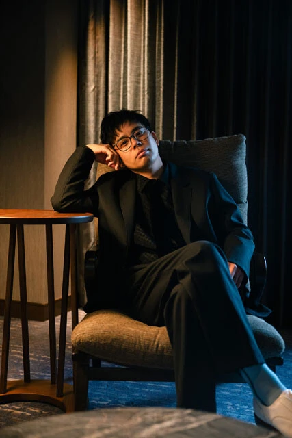 ノーパンチ松尾のイケオジカット／デジタル写真集『砂漠でラクダに抱かれて』より