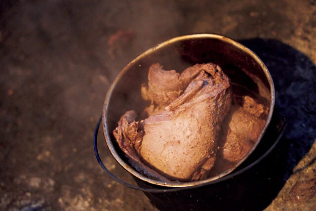 ゆで上がったシカ肉。これは愛犬のごはんなので、特に味つけなどをしていない。でも、とてもいいにおいがした