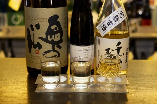 左から、インターナショナル・ワイン・チャレンジのSAKE部門で「チャンピオン・サケ」を獲得した「奥の松 あだたら吟醸」、ティラミスにも合うという「UZUME Relaxation 純米大吟醸 Level3」、完熟古酒の「千代むすび 完熟純米」