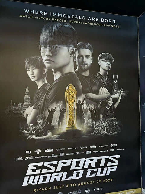 会場に掲示されていた大会公式ポスター。先頭に映っているのは韓国のスター選手・Faker
