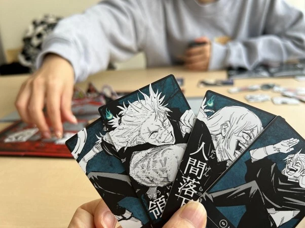 ゲームプレイは各キャラとなり6枚のアクションカードを選択して行う