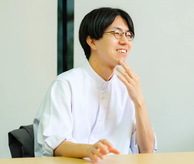 松原由幸　愛知県出身。2017年に名古屋大学大学院で博士号を取得。専門は動物の骨格の発生と進化。同年、Gakkenに入社。学参・辞典編集室で参考書などの編集制作に携わり、2023年10月、『学研の図鑑LIVE』の編集長に就任。ドラゴンをはじめとする架空生物をこよなく愛し、イラストや3Dモデルの制作を行なう