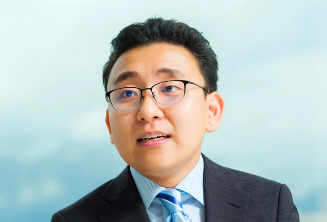 23歳ながら大ベテランの風格。注目のフジテレビ新人アナ・上垣皓太朗を直撃！　趣味は俳句、好きな街は河田町、好きな音楽は昭和歌謡......。