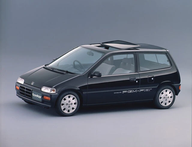 小田原先生が初めて買ったクルマがこちら。ホンダの軽自動車トゥデイ(写真提供/本田技研工業)