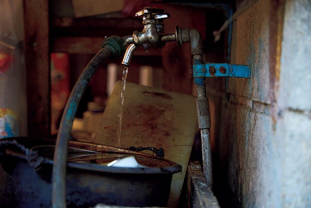 水道が通っていないので、山の湧き水を山小屋まで引いている。そのため水道代はかからない。しかも、湧き水なのでおいしい
