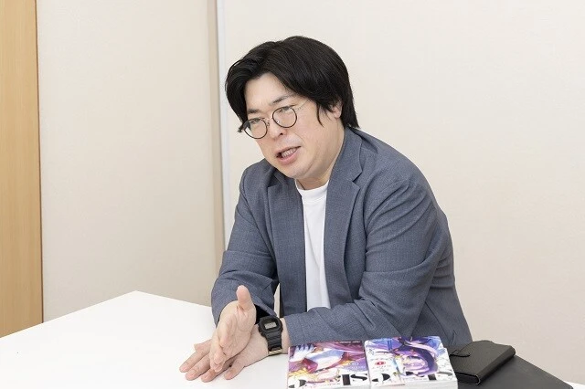 「でも、巨大化した朱々の胸の間にはさまるシーンも最高ですよね......」と熱く語る天津飯大郎