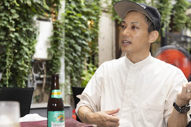 流し集団「YOI×芸」の代表で、「全日本流し協会」代表理事も務める岩切大介氏。元はダンサーでメジャーデビュー経験も