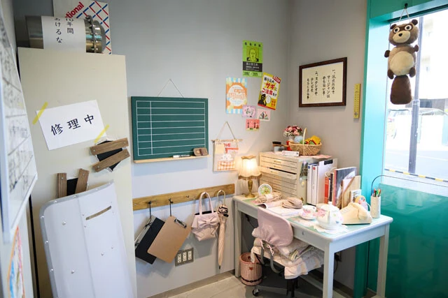 麗子のデスクも