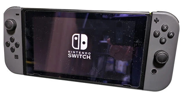 【2017年】（3月3日発売）Nintendo Switch Lite／有機ELモデル《国内販売台数》3720万台 ／光ディスクをやめ、新たにフラッシュメモリー方式のカートリッジを採用。発売当初から転売ヤーの買い占めなどで品薄が続き、市場としては2年ほどの空白期間が生じたものの、国内販売台数1位に